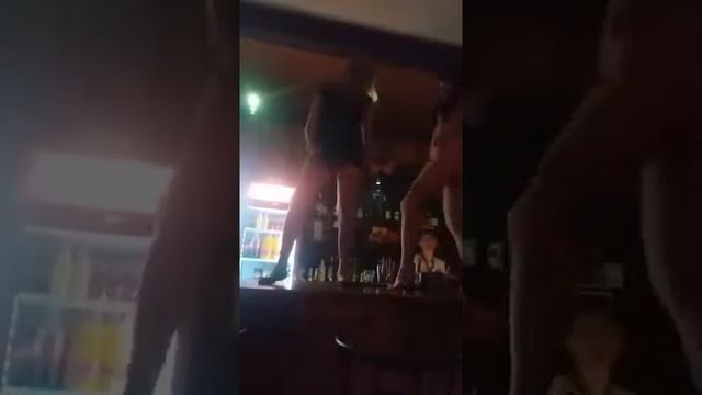 Прикол 2018 упала с барной стойки. смотреть онлайн