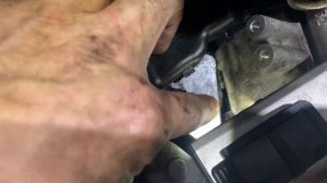 Mercedes GL 350  замена датчиков впускного коллектора B96/1 и B96/2 на 642 моторе без снятия турбин