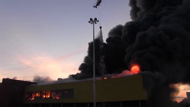 Тушение пожара вертолетами ТЦ Синдика смотреть онлайн