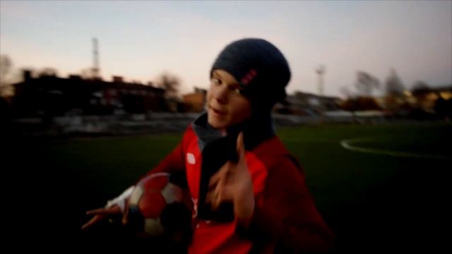 Как научиться набивать мяч?! Первые 100 раз смотреть онлайн