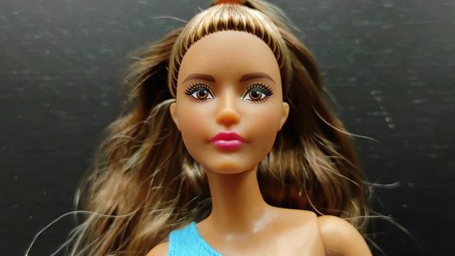 Обзор куклы Barbie Looks 2023 Model 15 ? + бонус Меняю ей прическу ? смотреть онлайн