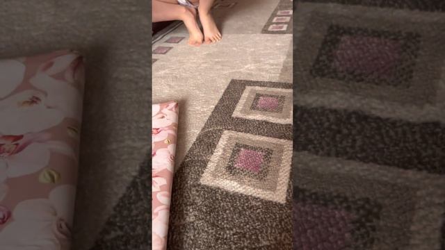 Как сделать бумажную обложку для подарка😘😘￼ смотреть онлайн