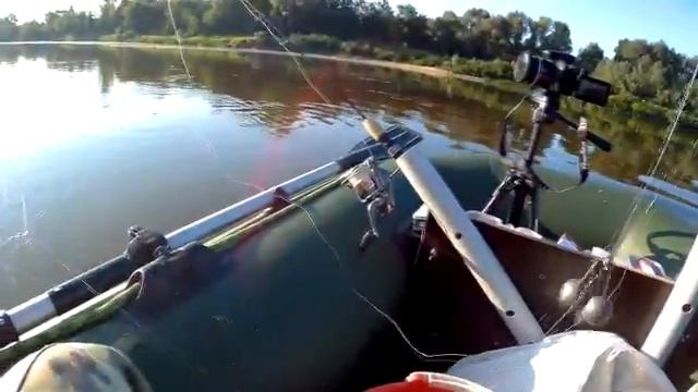 Рыбалка с лодки на кольцо. Рыбалка на реке Клязьма, август 2018. Снасть яйца и ее модификации. :-) смотреть онлайн