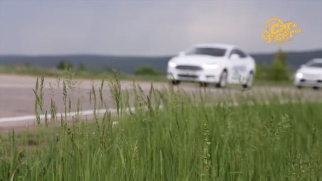 Тест-драйв Ford Mondeo против Toyota Camry (2015) смотреть онлайн