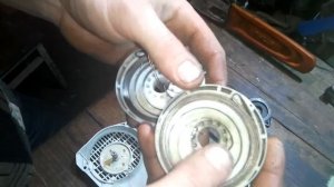 Возвратная пружина стартера.