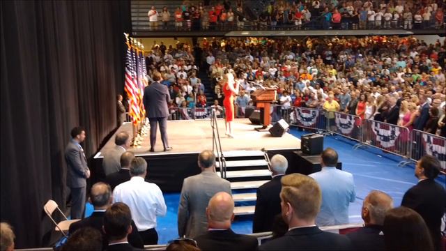 Alyssa Lazar sings National Anthem смотреть онлайн