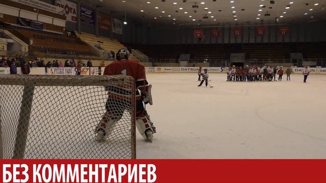 Звезда сериала «Молодёжка» Игорь Огурцов отбивал пенальти юных ижевских хоккеистов смотреть онлайн