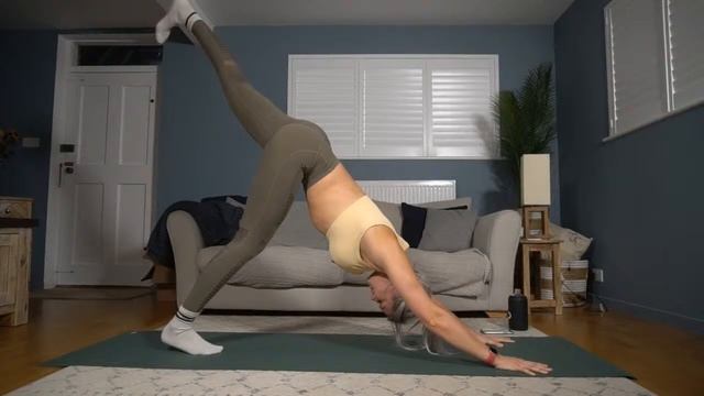 20 Minute Morning Yoga Stretch - 21 days of free live online yoga classes - (Day 1) смотреть онлайн