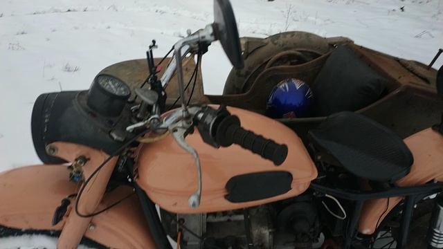 Урал с двигателем днепр , прохват по снегу . смотреть онлайн