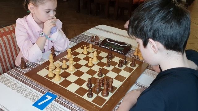 CFN light XXV Round 3 Pinkamena (1487) 0.5:0.5 T.Chekanov (1637) смотреть онлайн