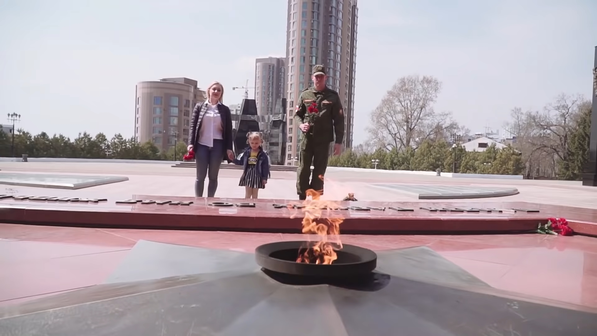 "Идет солдат по городу" смотреть онлайн