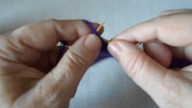 Шапочка спицами из итальянской пряжи с норкой. #ЛюдмилаТен смотреть онлайн