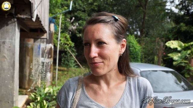 Поездка в тайскую деревню к Доту. Родительский дом и сад. 20 смотреть онлайн