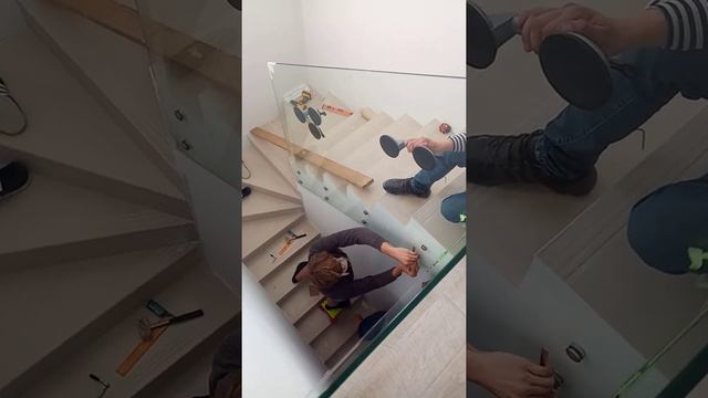 Монтаж лестничного ограждения из стекла смотреть онлайн