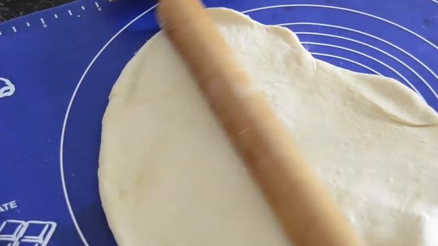 Очень вкусная пицца с копченой курицей.Тесто для пиццы смотреть онлайн