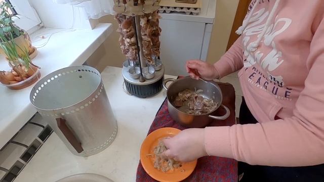 У нас в гостях родители и сынок, готовим шашлыки на электрошашлычнице, #семейный канал всем. Блог смотреть онлайн