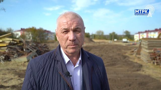 В Кавказском районе активно ведется строительство новых домов для детей-сирот. смотреть онлайн