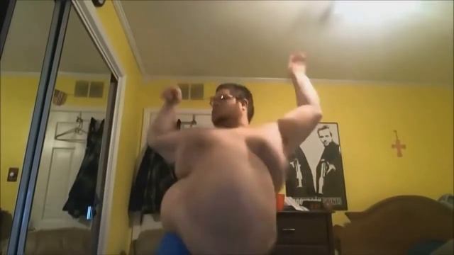 Молочко в твоё очко, но это жирный мужик танцует))) смотреть онлайн