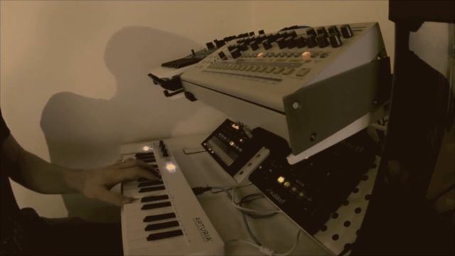 Escape (live synth jam n.25 new wave style) TR-09, Monologue, Streichfett, Volca FM, Beatstep смотреть онлайн
