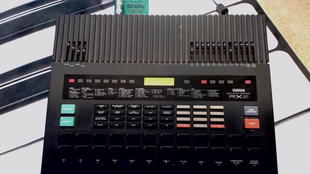 YAMAHA RX-909 - RX5 loaded with 909 samples - demo смотреть онлайн
