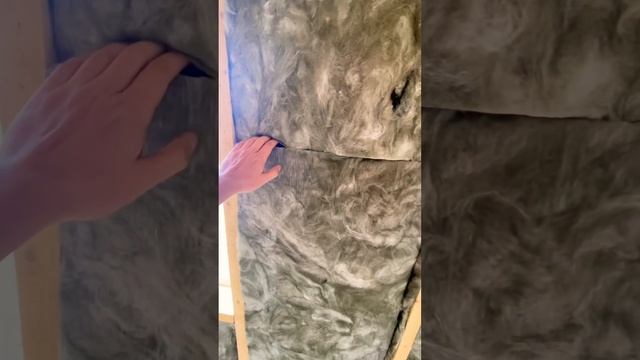 Утепление каркасного дома для дачи. Укладка утеплителя в нахлест #reels #tiktok #shortvideo #каркас смотреть онлайн