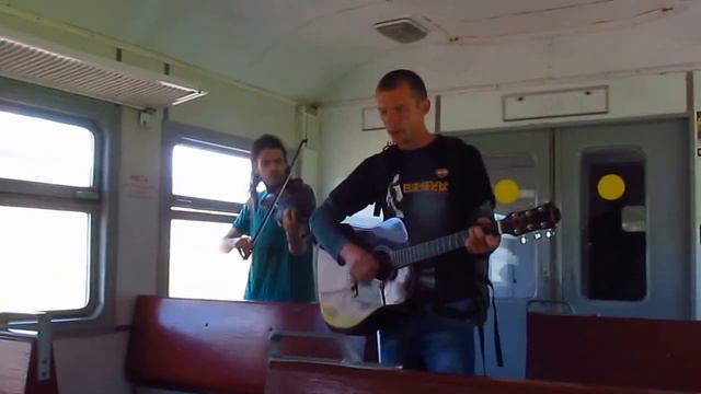 Музыка в Питерской электричке смотреть онлайн