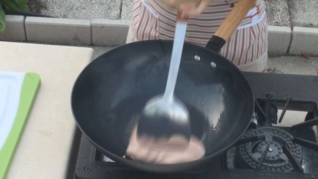 How to season a new cast iron wok on gas cooktop смотреть онлайн