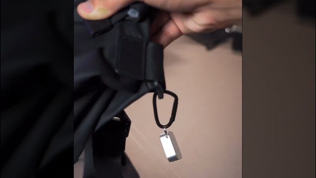 Зарядка-брелок для Apple Watch смотреть онлайн