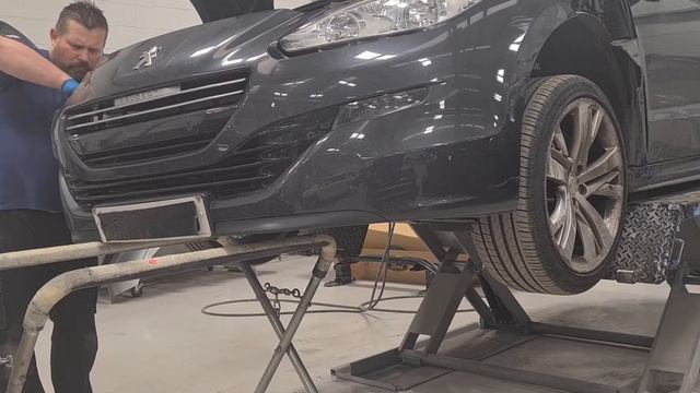 How to remove a 2015 Peugeot Rcz front bumper... смотреть онлайн