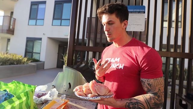 HOW TO MEAL PREP TO GAIN MUSCLE FOR ONE WEEK IN ONE HOUR! *EASY MEAL PREP* | SHRED SERIES EP. 2 смотреть онлайн