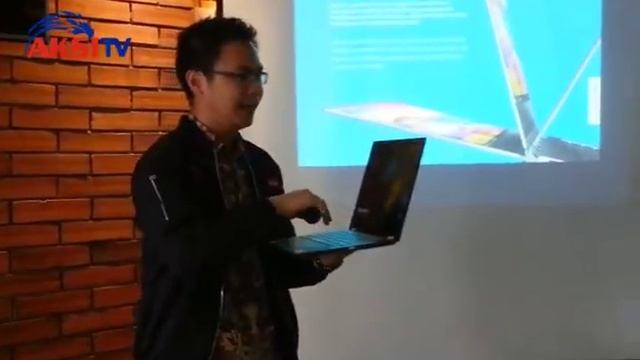 Lenovo Yoga 720 dan 520 - Laptop yang Bisa Dilipat смотреть онлайн