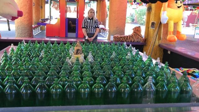 Busch Gardens Tampa Bay - Ring Toss Carnival Game & Crabby workers смотреть онлайн