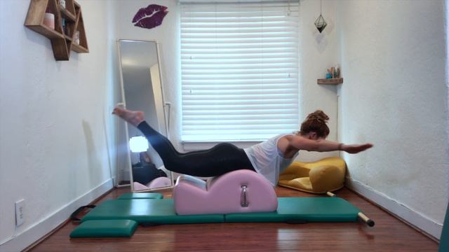 Rocking on the Spine Corrector | Online Pilates Classes смотреть онлайн