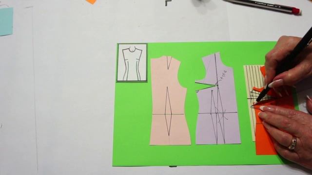 Моделирование. Оформление нагрудной вытачки на ткани в полоску смотреть онлайн
