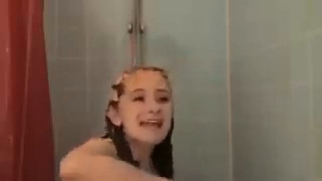 Xaxaxax, Вот Дура Зачем она это делает :D смотреть онлайн