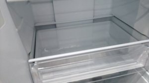 Холодильник SHARP SJ-B340XS-IX серебристый, блестящий и чуток глянцевый. В целом приятный.