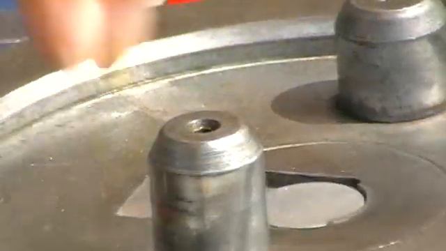 Ковка монет у входа в Каменец-Подольскую крепость смотреть онлайн