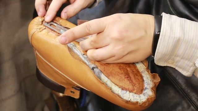 ТИМБЕРЛЕНДЫ. Кожаная зимняя ОБУВЬ СВОИМИ РУКАМИ. Серия 3 - Затяжка на колодку и изготовление подошв смотреть онлайн