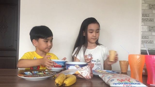 Банановый молочный коктейль в банке!!! Без блендера и миксера! смотреть онлайн