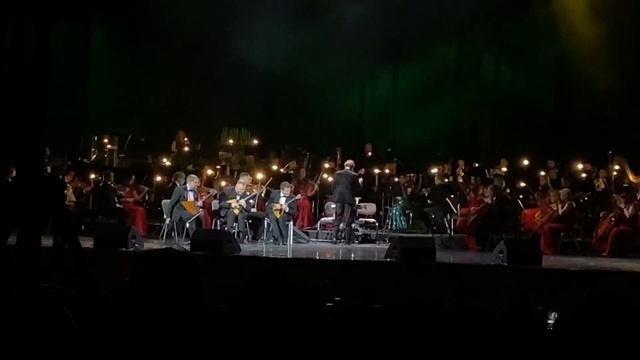«Безумные танцы» и трио балалаечников смотреть онлайн