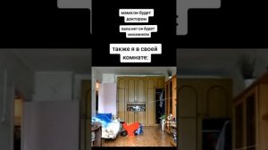 мальчик показывает удары и бьёт себя по ноге фул
