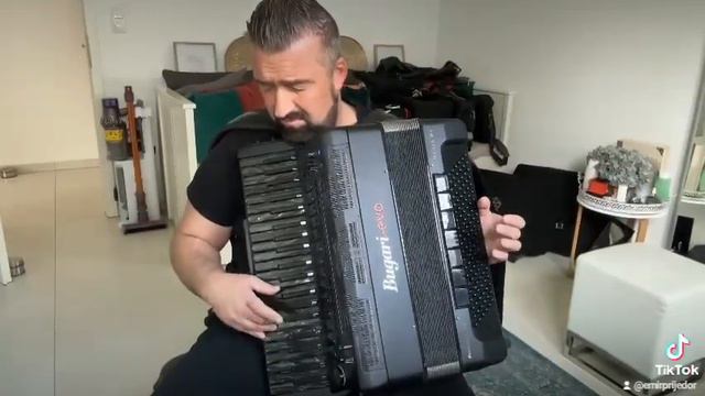 Malo Bešlić na Bugari Evo смотреть онлайн