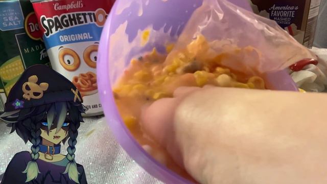 Snuffy puts her IRL toes in a bowl of random food. смотреть онлайн