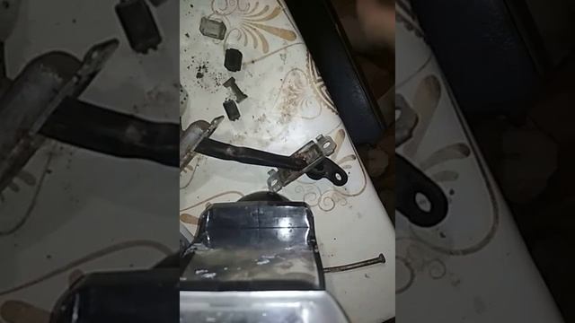 Замена ограничителей двери Hyundai Tucson 2006г. смотреть онлайн