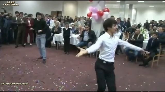 Лезгинка. Турки в Шоке от Дагестанцев Как Они Рвут Танцпол Лезгинкой смотреть онлайн