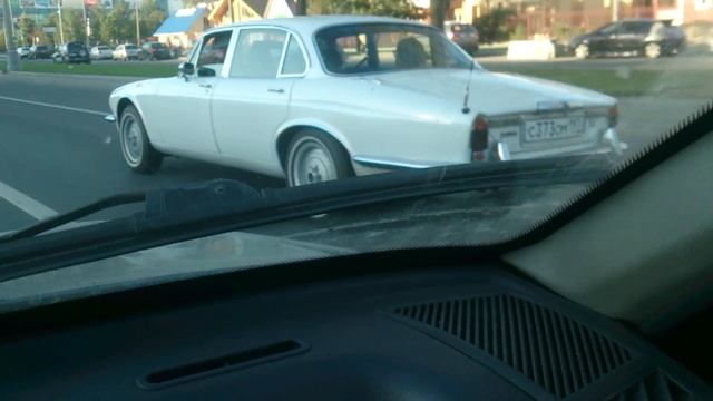 Ретро девочки на ретро автомобиле. смотреть онлайн