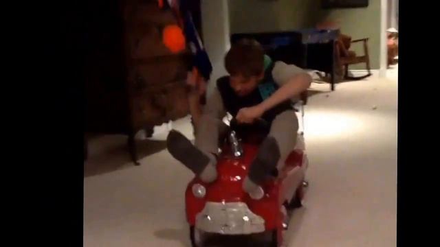 COOL KIDS RIDE RED TRUCKS! ( Vine ) смотреть онлайн