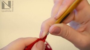 Красивая обвязка горловины и рукавов блок-столбиками для вязаного платья крючком