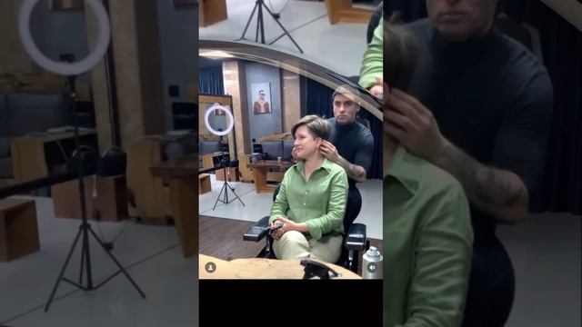 ПИКСИ С ДЛИННОЙ ЧЁЛКОЙ ПОСЛЕ 45 ЛЕТ/PIXIE WITH LONG BANGS AFTER 45 YEARS смотреть онлайн