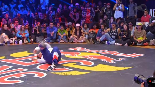 BBOY BART VS BBOY SINISTRO (RED BULL BC ONE CYPHER BRASIL 2022) смотреть онлайн